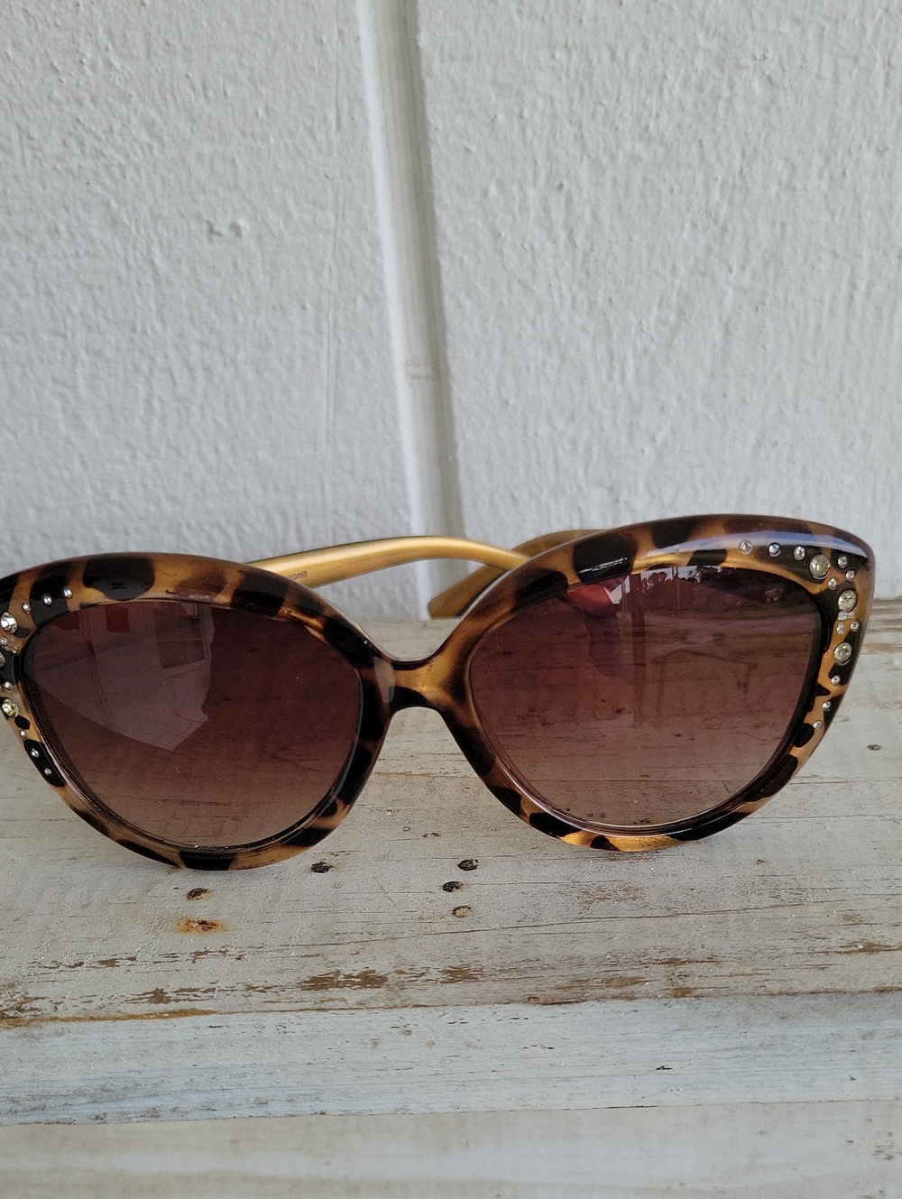 Juicy Couture Tortoise Cat Eye Sunglasses with Gold Temples Rhinestones